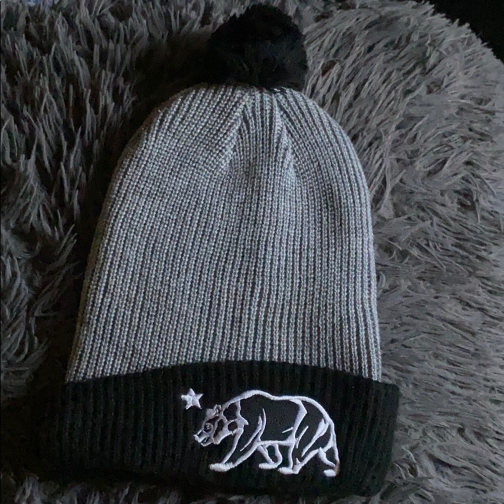 Very nice California bear black and gray beanie!